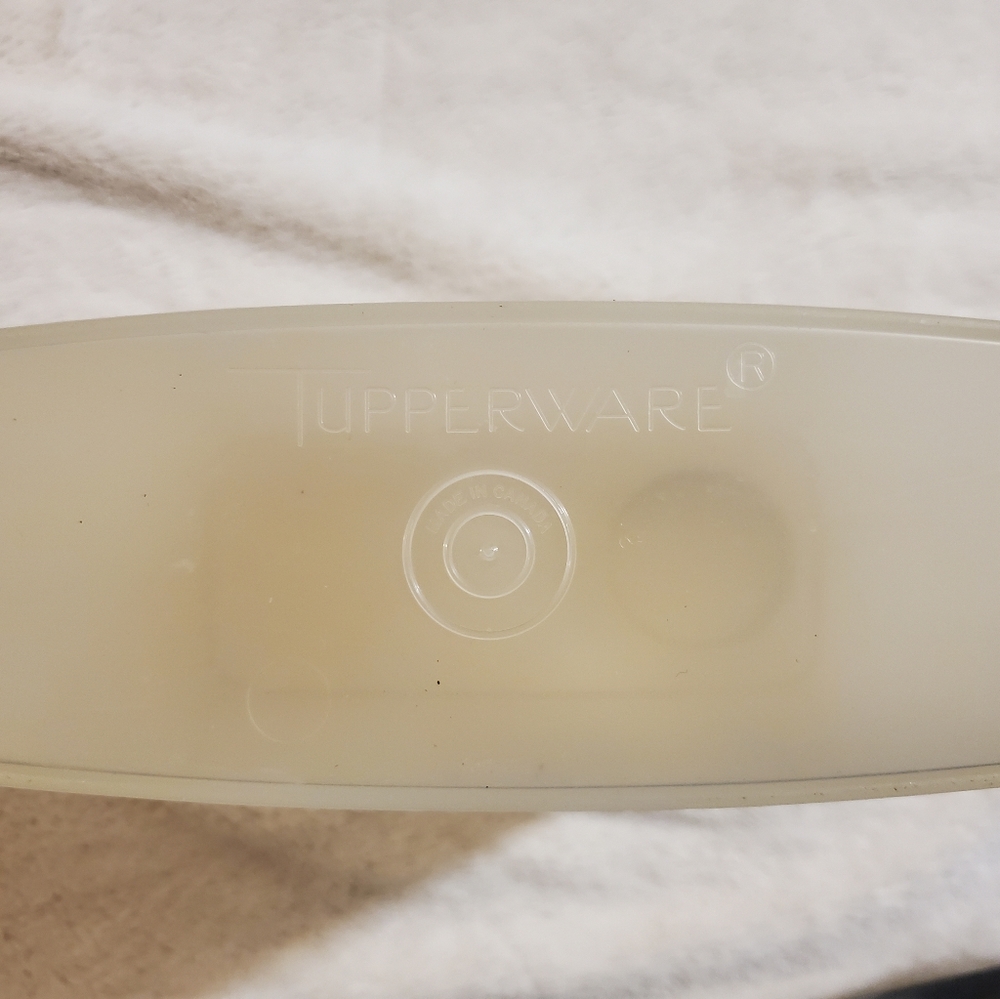 2 Tupperware Storage Containers - Picture 5 of 12